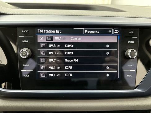 Used 2023 Volkswagen Taos SE w/ Panoramic Sunroof Package image 16