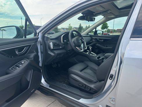 Used 2025 Subaru Outback Touring AWD/4WD image 11