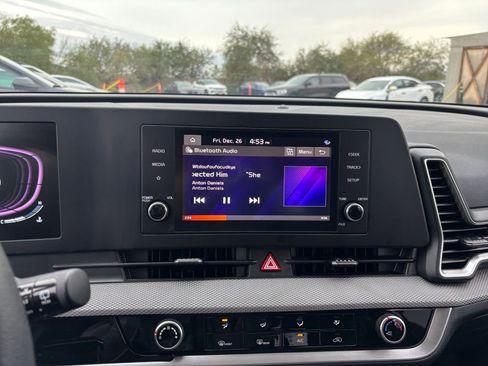 Used 2025 Kia Sportage LX image 21