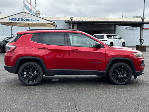 New 2026 Jeep Compass Latitude image 2