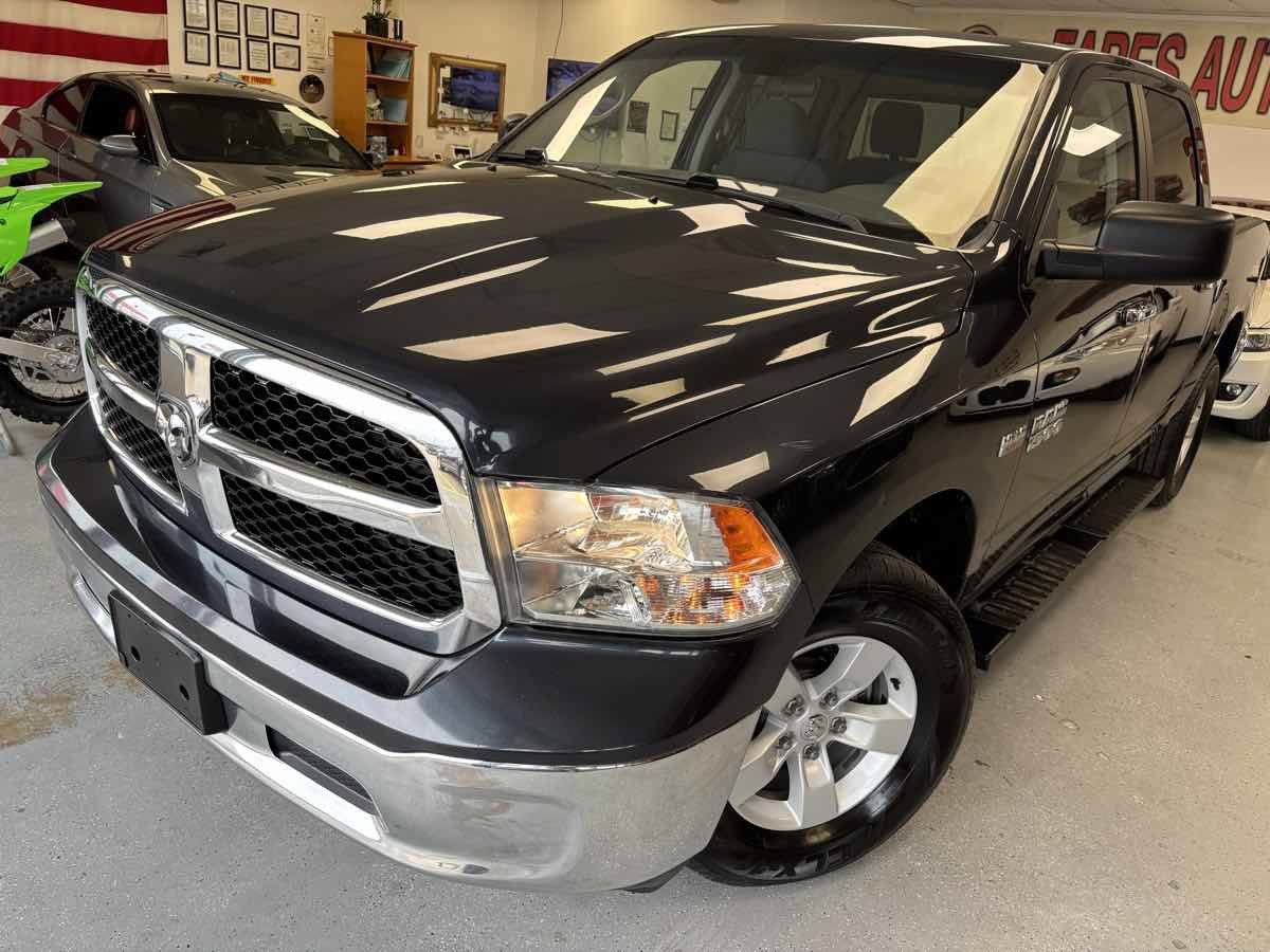 Used 2018 RAM 1500 Classic SLT AWD/4WD image 9