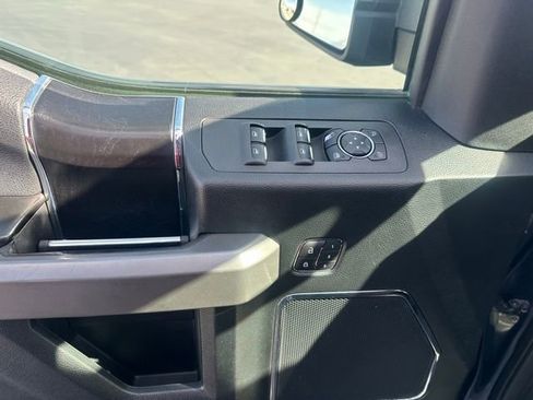 Used 2019 Ford F150 Platinum w/ Equipment Group 701A Luxury AWD/4WD image 4