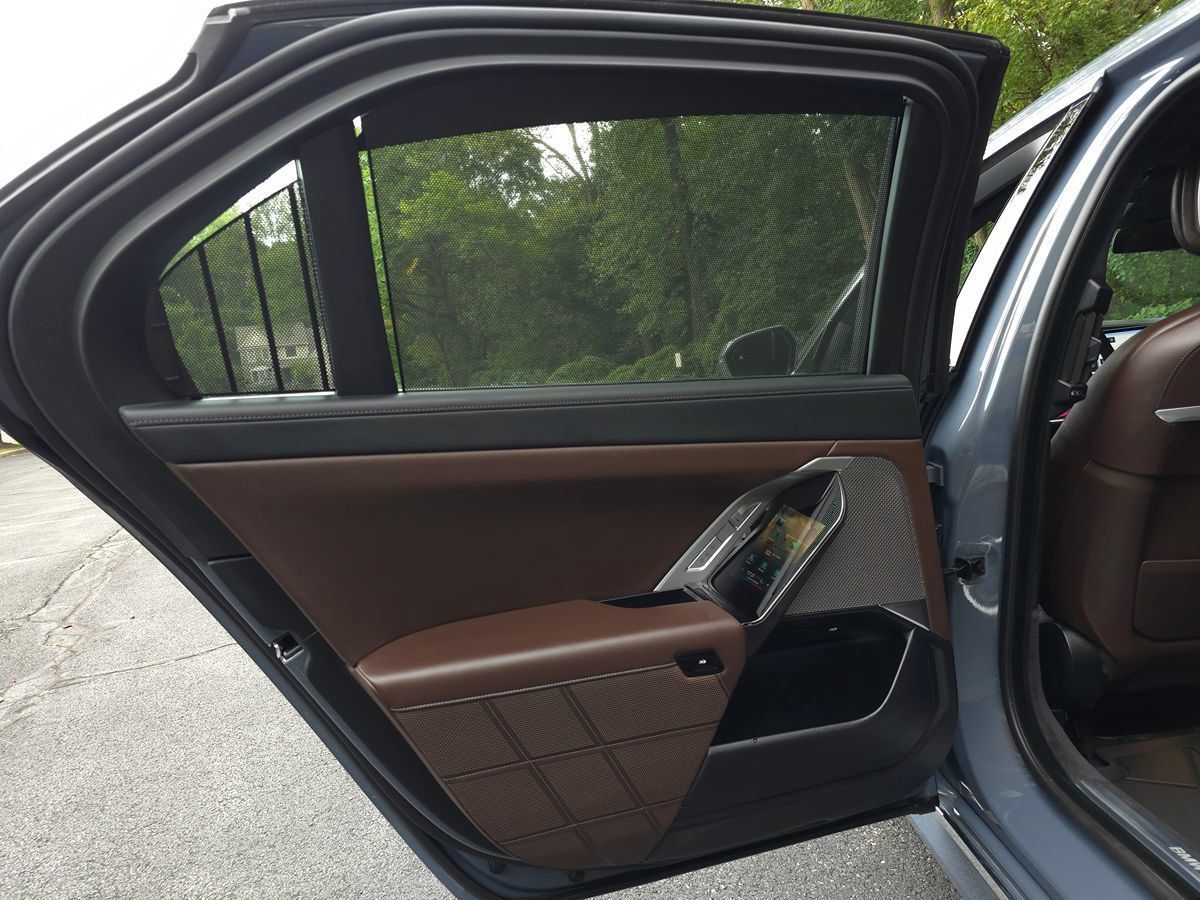 Used 2024 BMW i7 xDrive60 AWD/4WD image 26