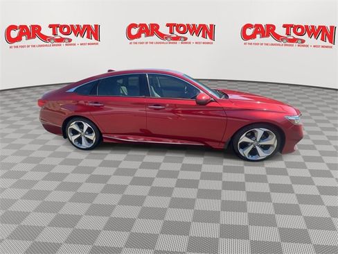 Used 2018 Honda Accord Touring image 9