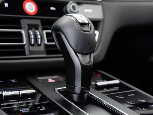 Used 2025 Porsche Macan image 22