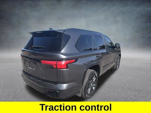 Used 2024 Toyota Sequoia Platinum AWD/4WD image 5