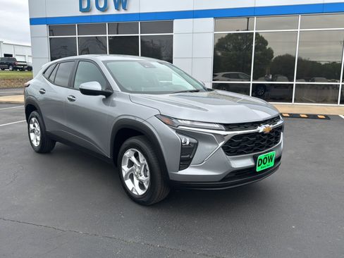 Used 2025 Chevrolet Trax LS w/ LS Convenience Package image 1