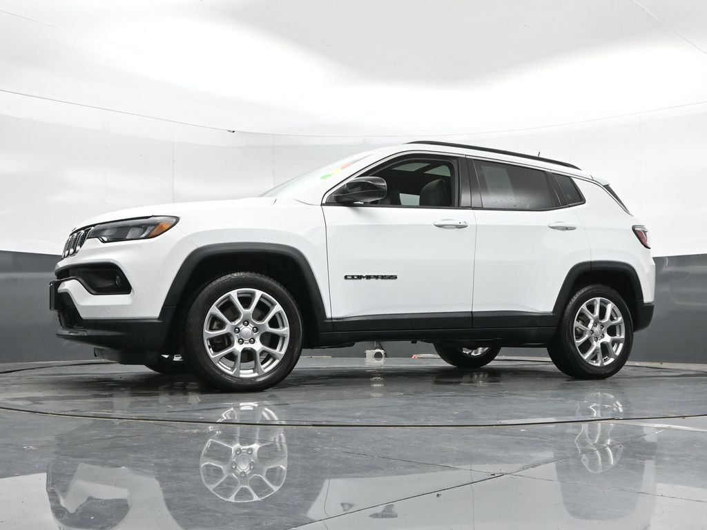 Used 2023 Jeep Compass Latitude w/ Sun and Sound Group AWD/4WD image 46