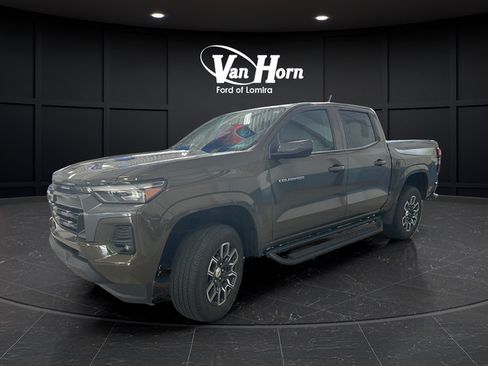 Used 2023 Chevrolet Colorado LT w/ LT Convenience Package III AWD/4WD image 3