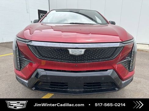 Certified 2025 Cadillac Optiq Sport 2 w/ LPO, Floor Liner Package AWD/4WD image 3