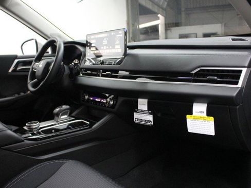 New 2026 Mitsubishi Outlander ES image 17