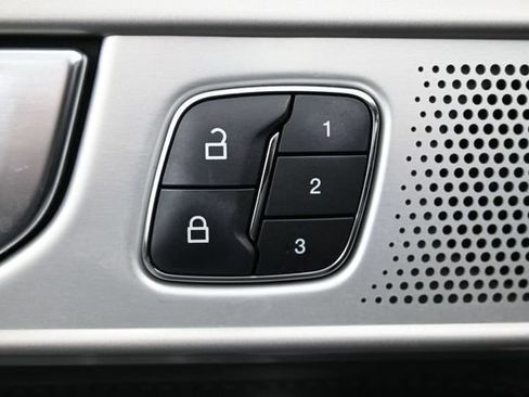 Used 2021 Ford Explorer Platinum w/ Equipment Group 601A AWD/4WD image 16