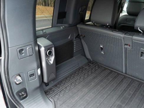 Used 2022 Land Rover Defender 110 X-Dynamic HSE image 32