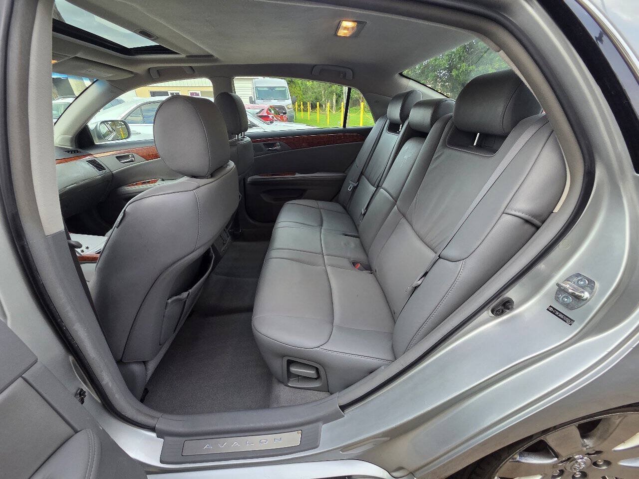 Used 2007 Toyota Avalon XLS FWD image 17