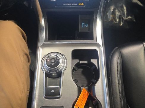 Used 2024 Ford Edge Titanium image 25