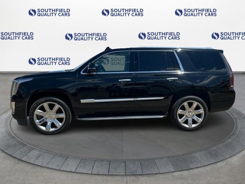 Used 2019 Cadillac Escalade Luxury AWD/4WD image 3