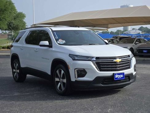 Certified 2023 Chevrolet Traverse LT w/ LT Premium Package FWD image 2
