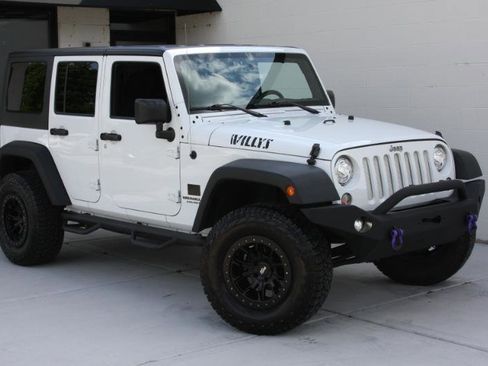 Used 2017 Jeep Wrangler Unlimited Sport w/ Quick Order Package 23S AWD/4WD image 4