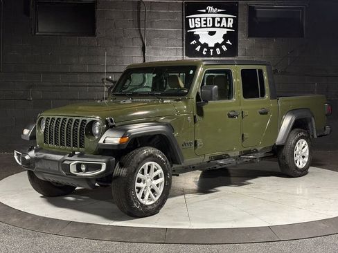 Used 2023 Jeep Gladiator Sport AWD/4WD image 1