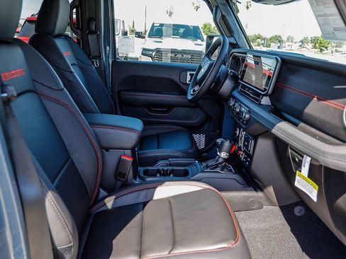 New 2026 Jeep Wrangler Unlimited Rubicon w/ Whitecap Package image 20