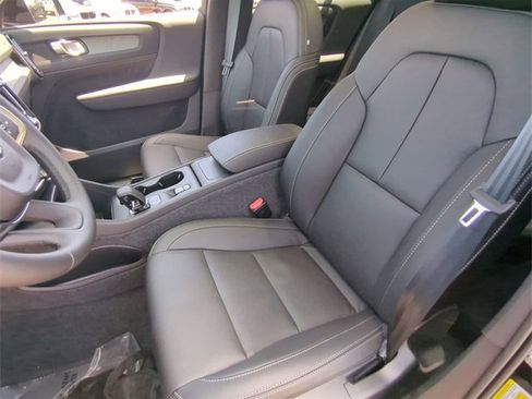 New 2025 Volvo XC40 B5 Core w/ Protection Package Premier image 21