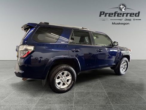 Used 2021 Toyota 4Runner SR5 Premium w/ Moonroof Package AWD/4WD image 17