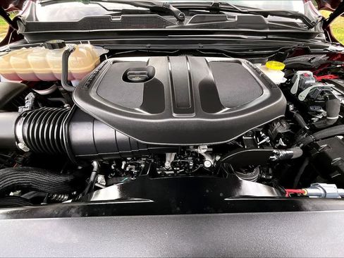 Used 2025 RAM 1500 Laramie AWD/4WD image 8