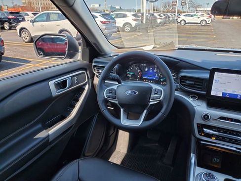 Used 2024 Ford Explorer XLT w/ Equipment Group 202A AWD/4WD image 8