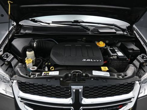 Used 2016 Dodge Grand Caravan SE image 53