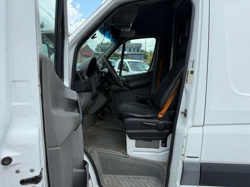 Used 2014 Mercedes-Benz Sprinter 2500 image 10