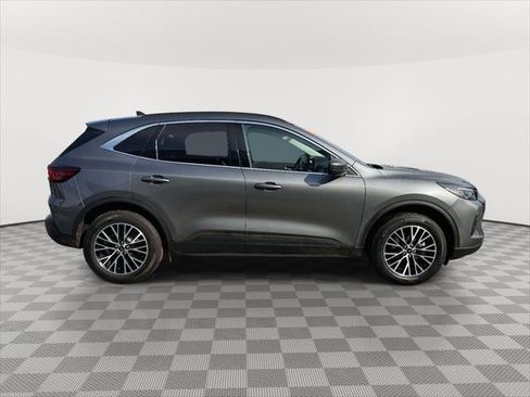 Used 2025 Ford Escape SE w/ PHEV Premium Package image 8