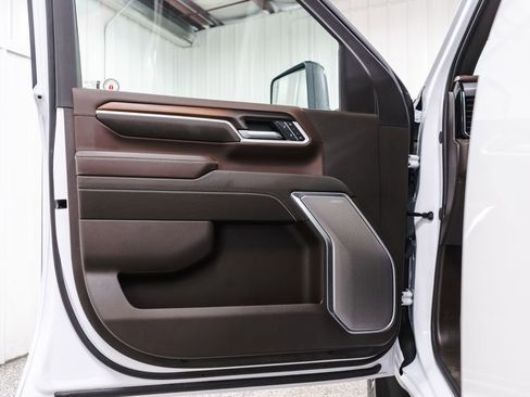 Used 2025 GMC Sierra 2500 Denali w/ Denali Reserve Package AWD/4WD image 23