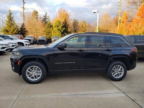 New 2025 Jeep Grand Cherokee 4WD image 3