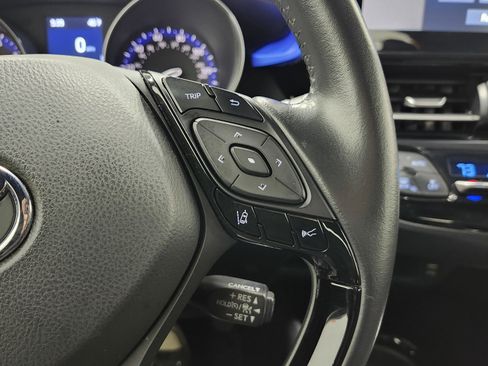 Used 2022 Toyota C-HR XLE image 27