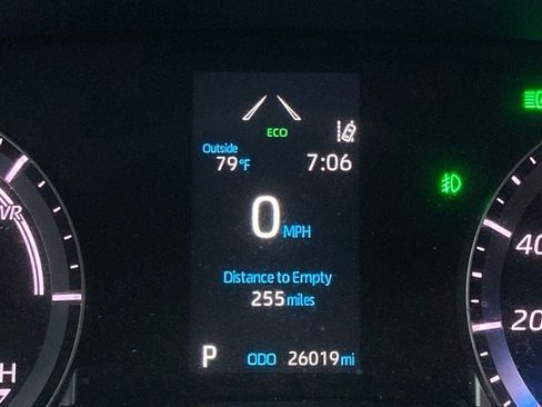Used 2022 Toyota Highlander LE FWD image 16