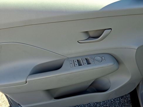 Used 2025 Hyundai Kona SEL image 11