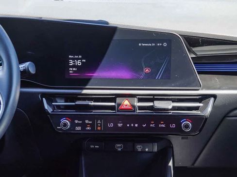 Certified 2024 Kia Niro EX FWD image 9