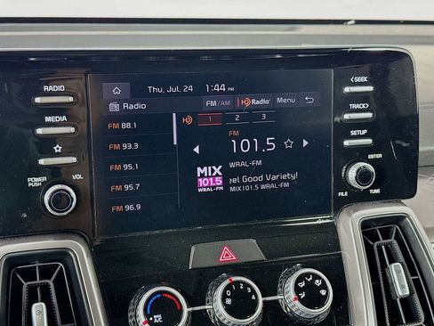 Used 2023 Kia Sorento LX image 37