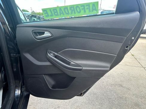 Used 2016 Ford Focus SE FWD image 15