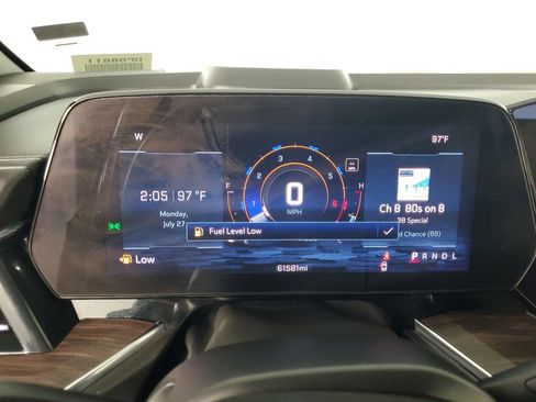 Used 2025 Chevrolet Suburban LT RWD image 24