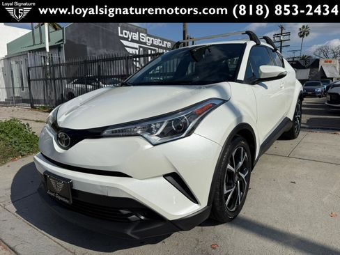 Used 2018 Toyota C-HR XLE image 3