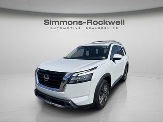 Used 2025 Nissan Pathfinder SL w/ SL Premium Package AWD/4WD video 1
