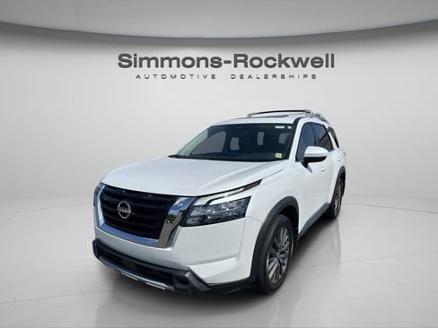 Used 2025 Nissan Pathfinder SL w/ SL Premium Package AWD/4WD image 1