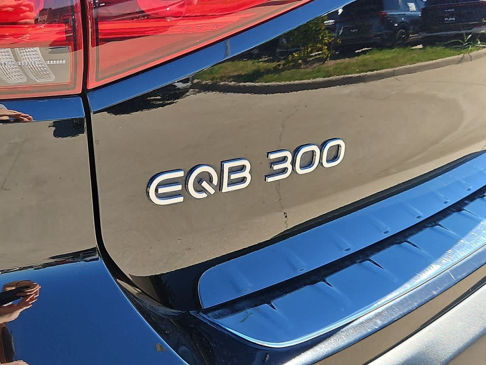 Used 2022 Mercedes-Benz EQB 300 4MATIC image 12