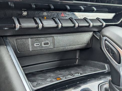 Used 2025 GMC Canyon AT4 w/ Technology Plus Package AWD/4WD image 25