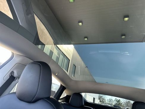 Used 2022 Tesla Model Y Long Range image 16