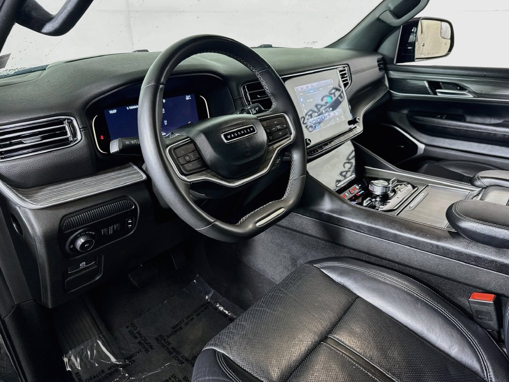 Used 2024 Jeep Wagoneer L Series III w/ Flexible Seating Group AWD/4WD image 9