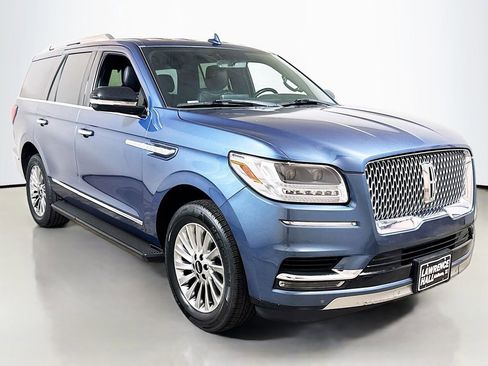 Used 2018 Lincoln Navigator Premiere RWD image 3