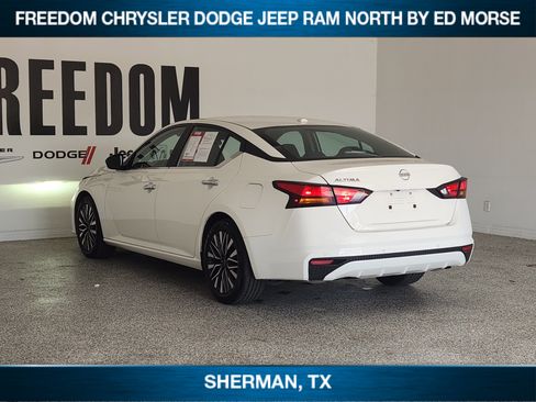 Used 2025 Nissan Altima 2.5 SV FWD image 3