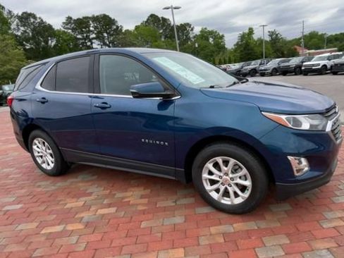 Used 2019 Chevrolet Equinox LT w/ Driver Convenience Package FWD image 3